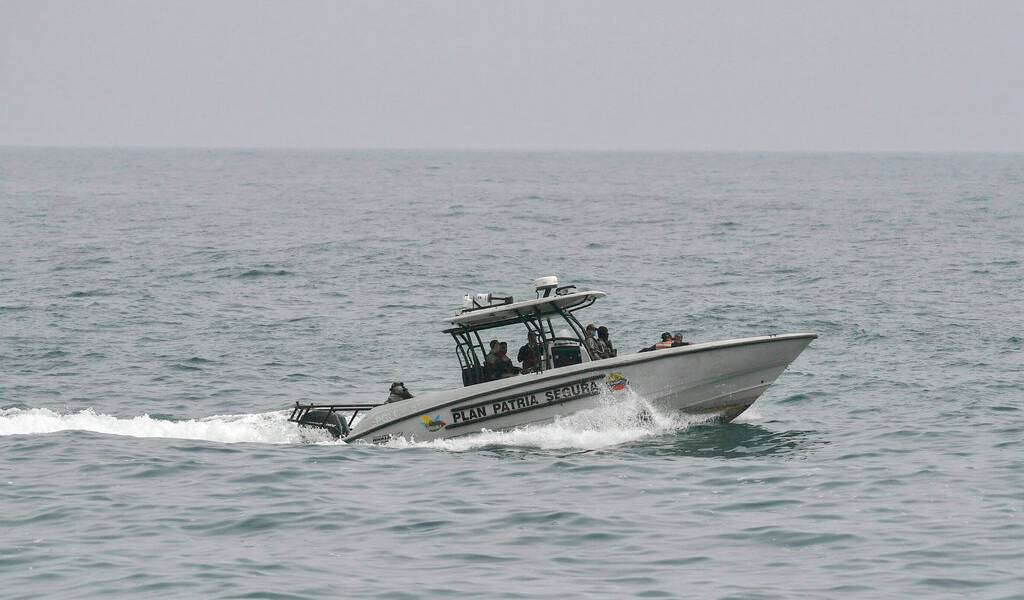 Venezuela dice que frustró &quot;invasión&quot; por mar desde Colombia con 8 &quot;mercenarios&quot; muertos