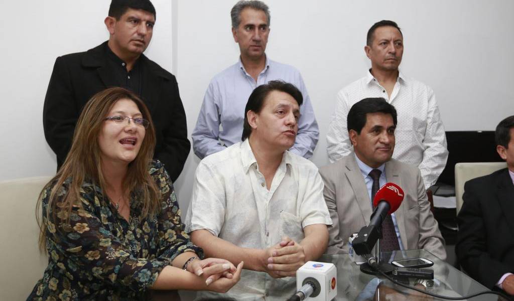 Fernando Villavicencio sale de la clandestinidad para reclamar candidatura
