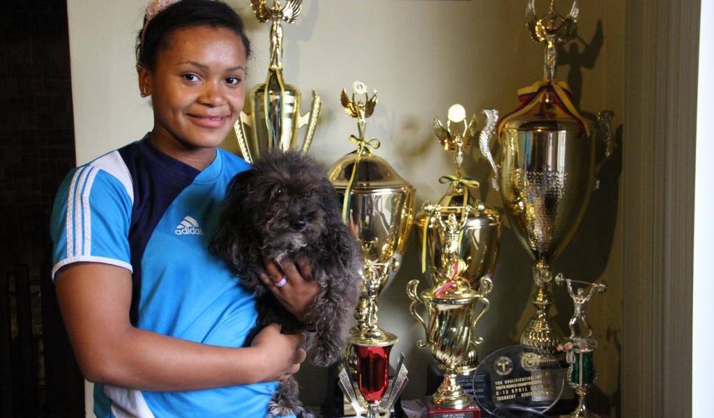 Deportes: Neisi Dajomes: Una Chica de Peso - Universidad San Francisco de Quito