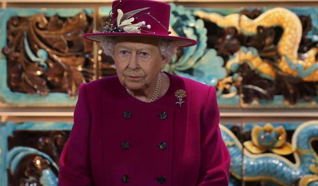 La reina Isabel responde a decisión de Duques de Sussex