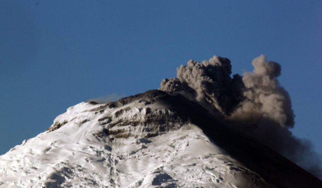 Autoridades mantienen alerta amarilla en el Cotopaxi tras sobrevuelo