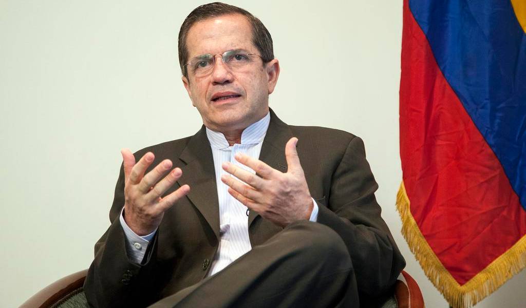 Ecuador rechaza &quot;bloqueo&quot; de EE.UU. a Venezuela y apoya diálogo en Caracas