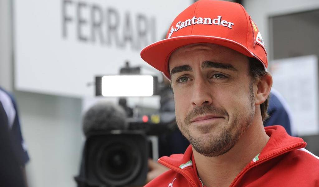 Español Fernando Alonso seguirá en Ferrari hasta 2015