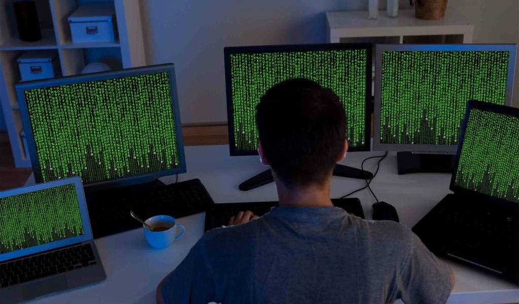 El Reino Unido detiene a 56 hackers
