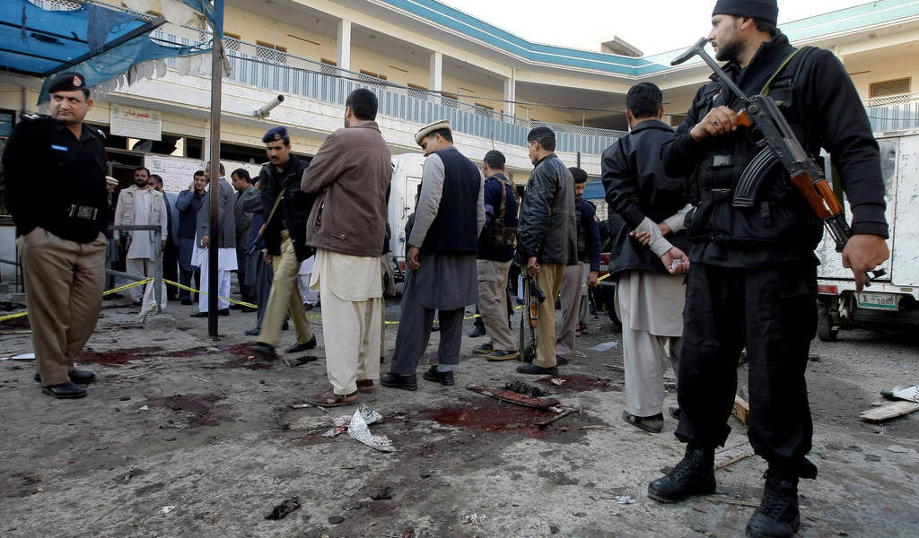 Al menos 35 muertos en atentado en un santuario sufí de Pakistán
