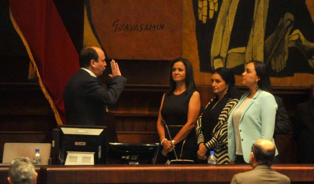 Nuevo fiscal Carlos Baca juró luchar contra los corruptos durante posesión