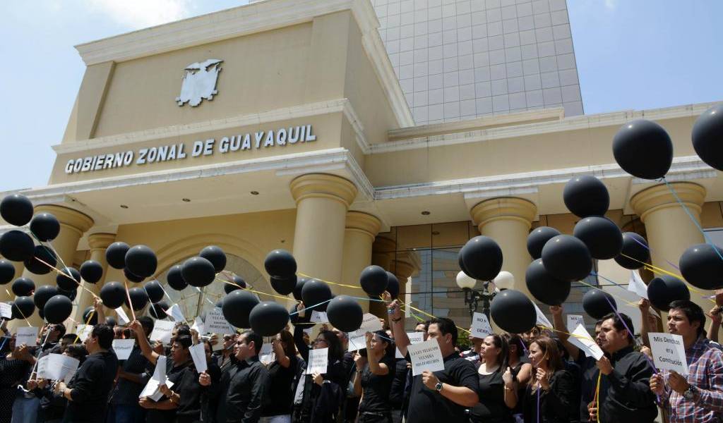 Empleados de Claro y Movistar salieron a las calles a reclamar por sus utilidades