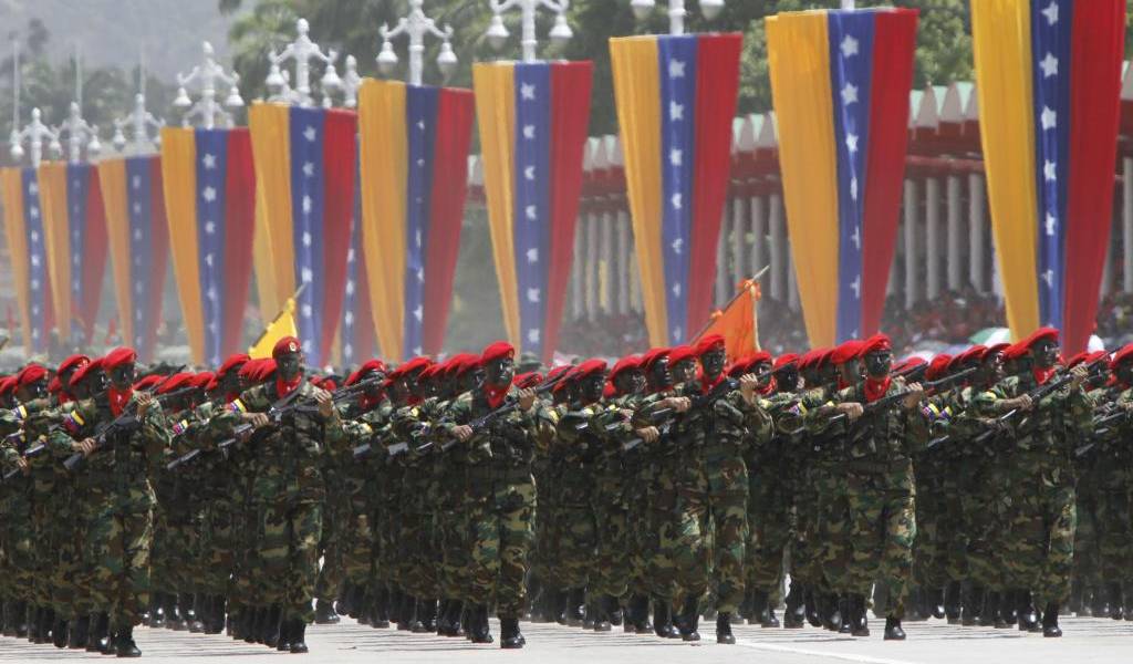 Venezuela: Fuerzas Armadas ratifican al Parlamento lealtad a Maduro