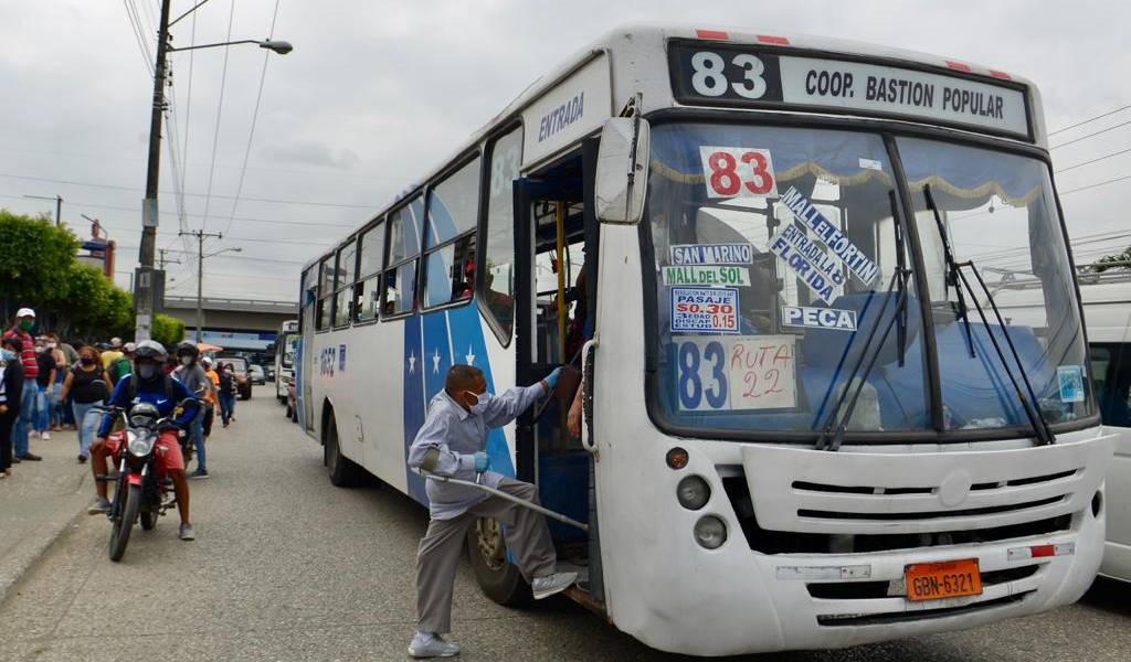 Guayaquil en &quot;amarillo&quot;: 55 rutas de buses funcionan en la ciudad