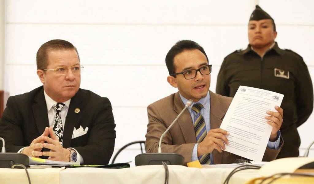Exasesor presenta nueva prueba contra Ana Galarza
