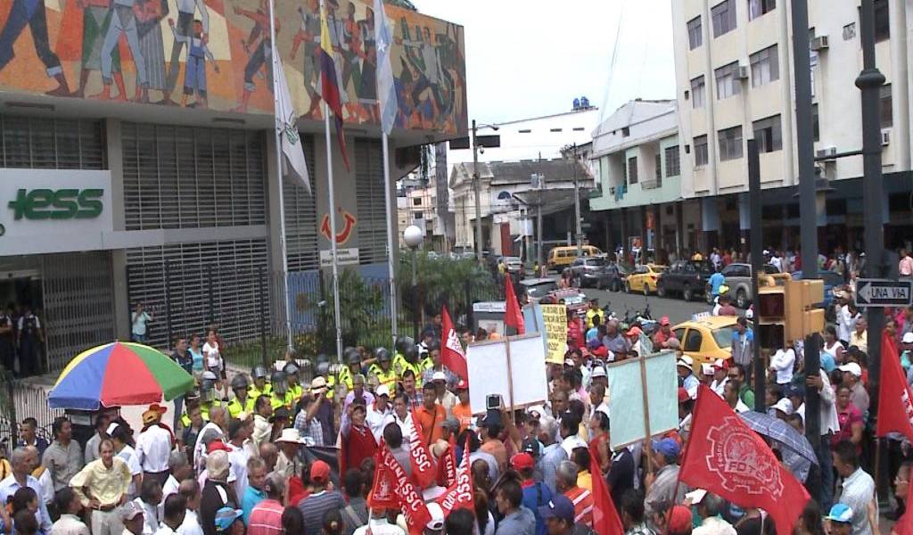 Trabajadores contrarios y afines al Gobierno alistan marchas para el 1 de Mayo