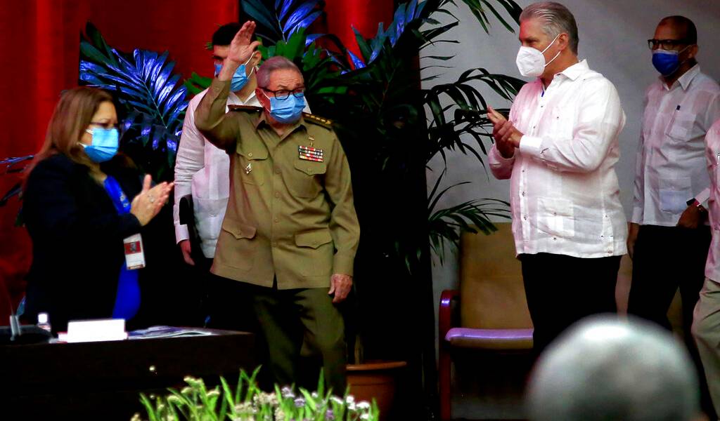 Raúl Castro renuncia a la jefatura del Partido Comunista de Cuba