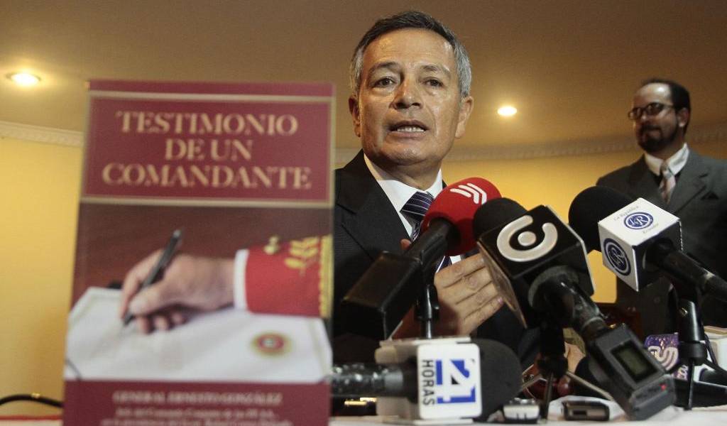 General González presentó su libro “Testimonio de un comandante”