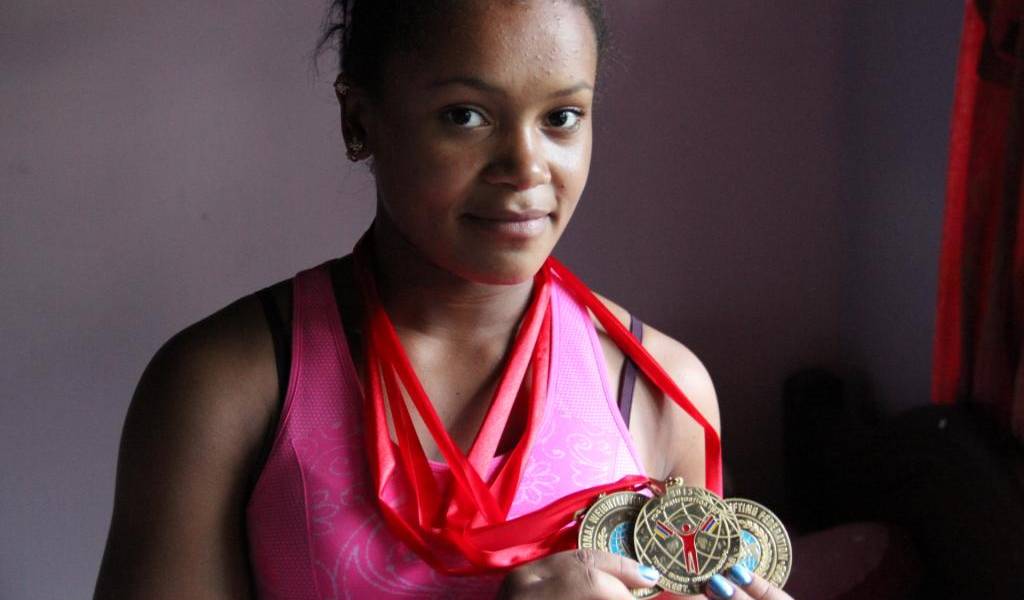 Deportes: Neisi Dajomes: Una Chica de Peso - Universidad San Francisco de Quito