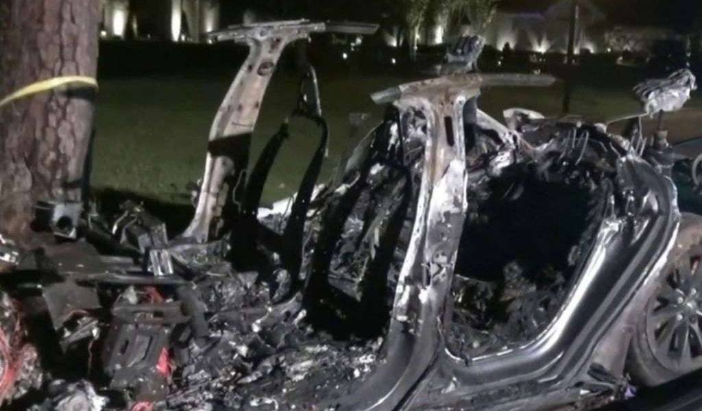 2 muertos en accidente de un auto Tesla &quot;sin nadie al volante&quot;, en EE.UU.