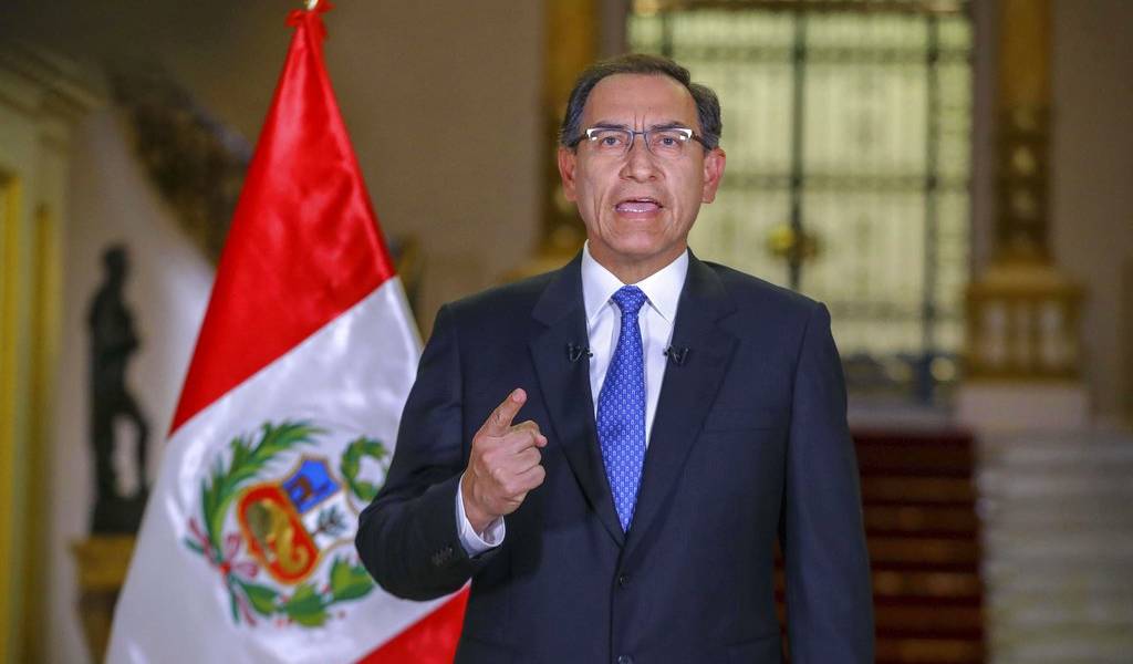 Vizcarra amenaza con disolver el Congreso de Perú