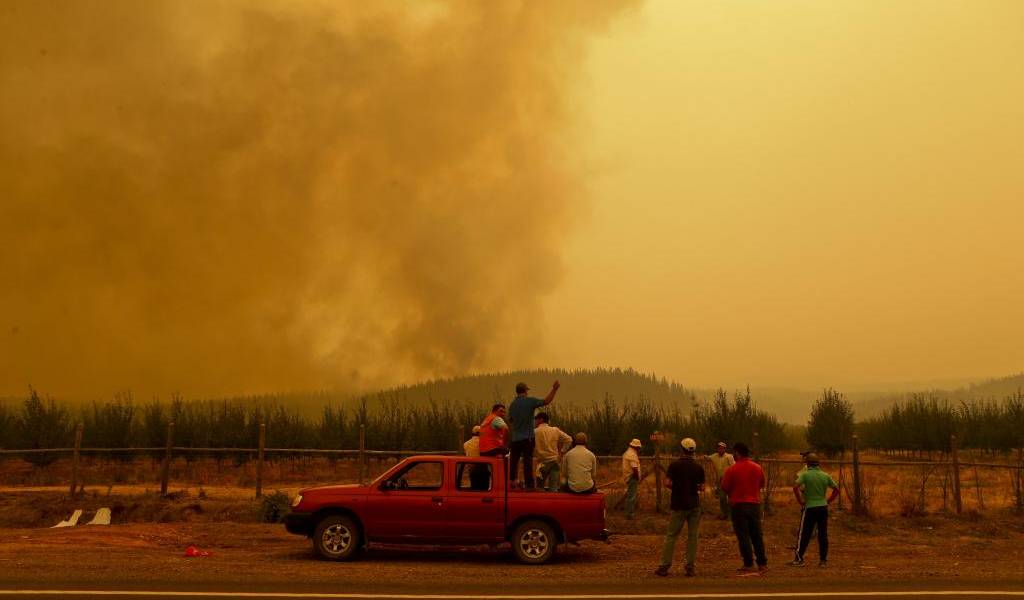 Chile buscará recursos económicos adicionales para combatir incendios forestales