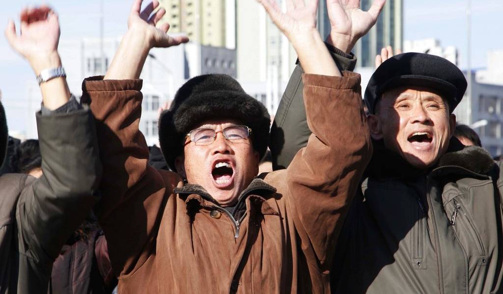 Corea del Norte: Kim Jong Un ordenó lanzar un misil balístico con “coraje”