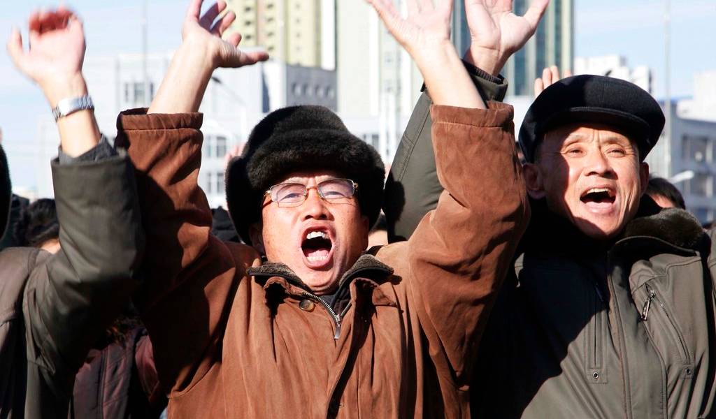 Corea del Norte: Kim Jong Un ordenó lanzar un misil balístico con “coraje”