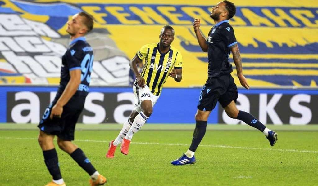 Enner Valencia marca de larga distancia en Turquía