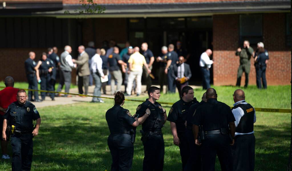 Tennessee: Tiroteo en escuela deja 1 muerto 1 policía herido