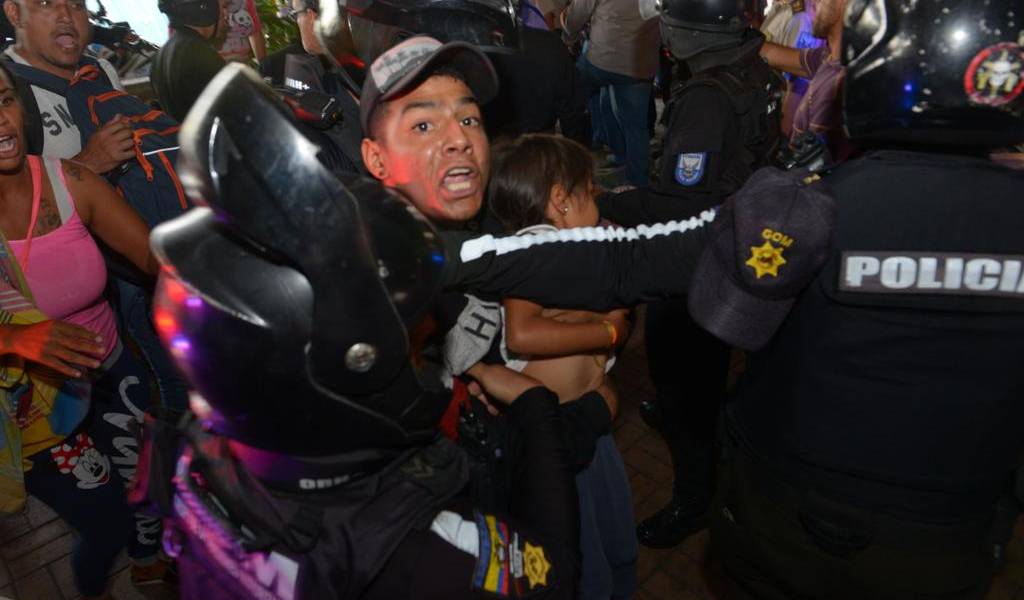Desalojan a venezolanos de parque en Guayaquil