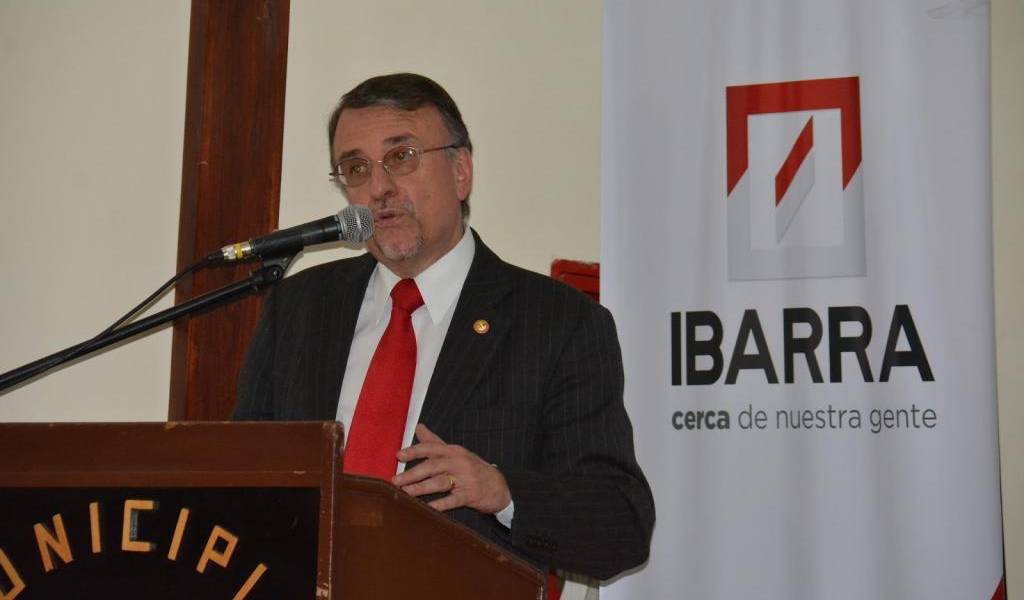 Enrique Ayala Mora declina precandidatura presidencial en ANC