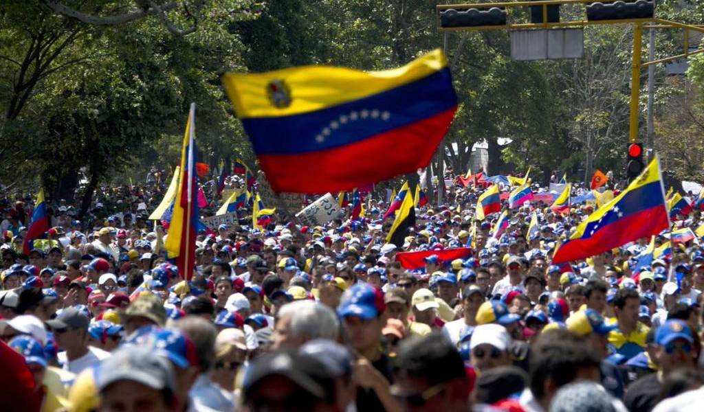 Críticas a la postura de Ecuador sobre la situación política que vive Venezuela