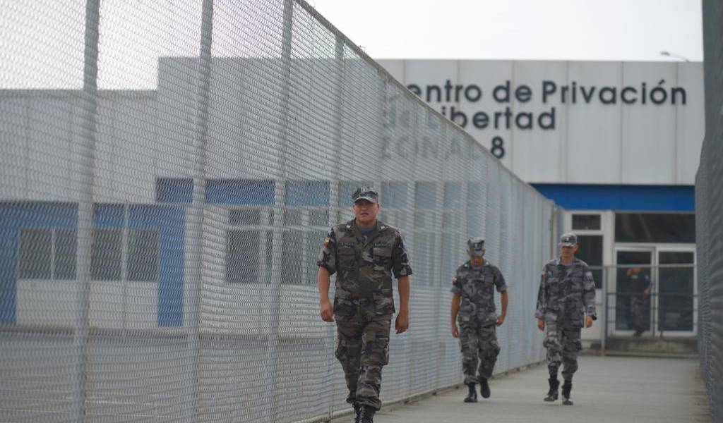 Tres armas incautadas tras asesinato en cárcel de Guayaquil