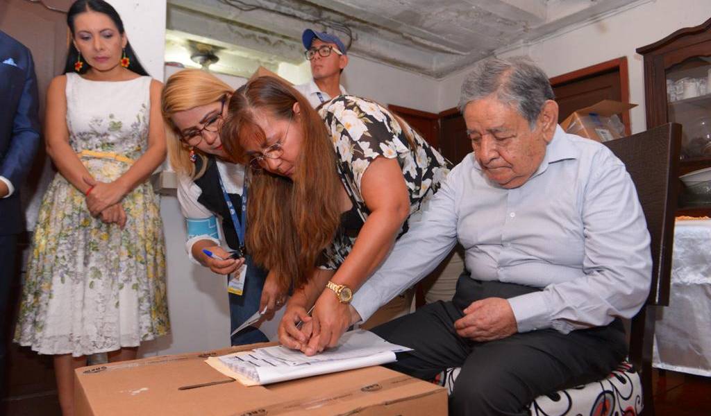 Casi 800 personas participaron del voto en casa