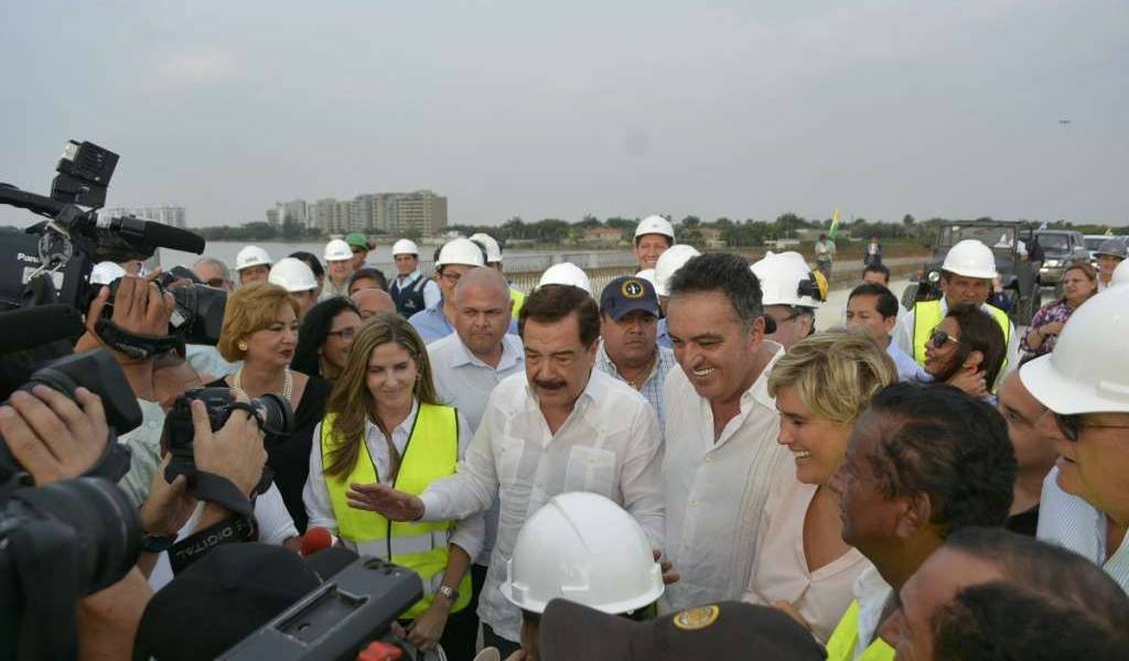 Alcaldes Jaime Nebot y José Yúnez cruzaron obra del puente Guayaquil-Samborondón