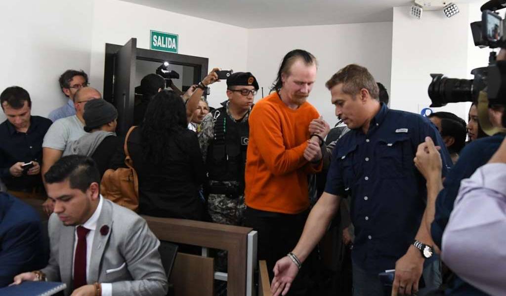 Liberan a Ola Bini, pero no podrá salir de Ecuador