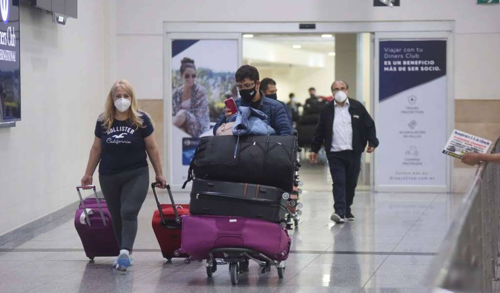 Reanudan operaciones en Aeropuerto de Guayaquil tras caída de ceniza volcánica