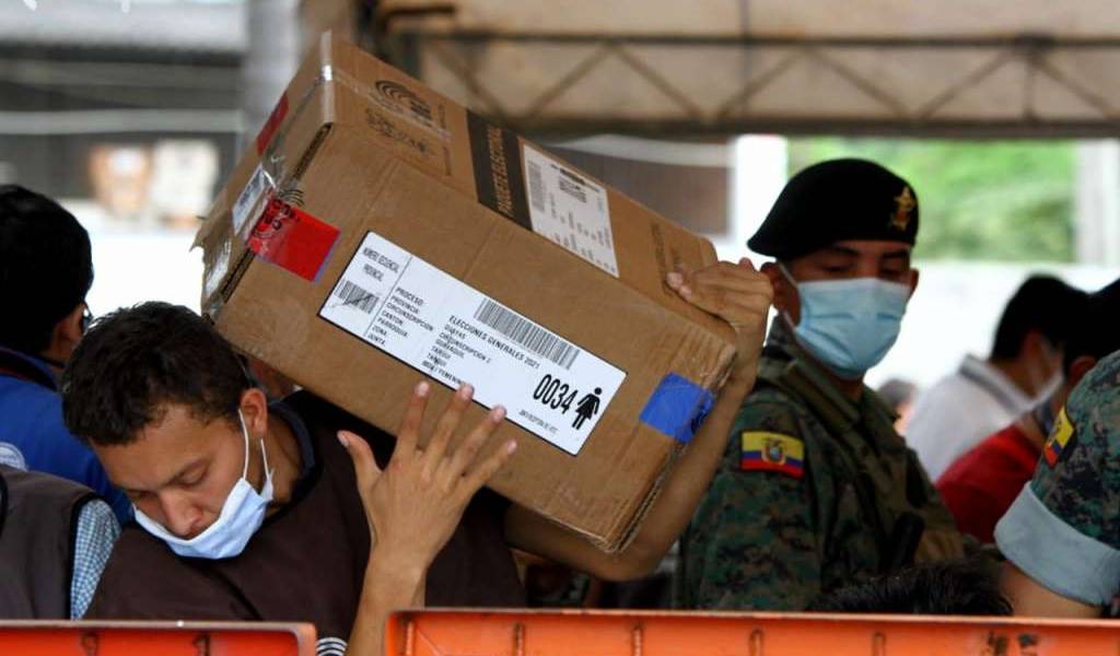 Vigilan reconteo de actas en Guayas, bajo resguardo policial y militar