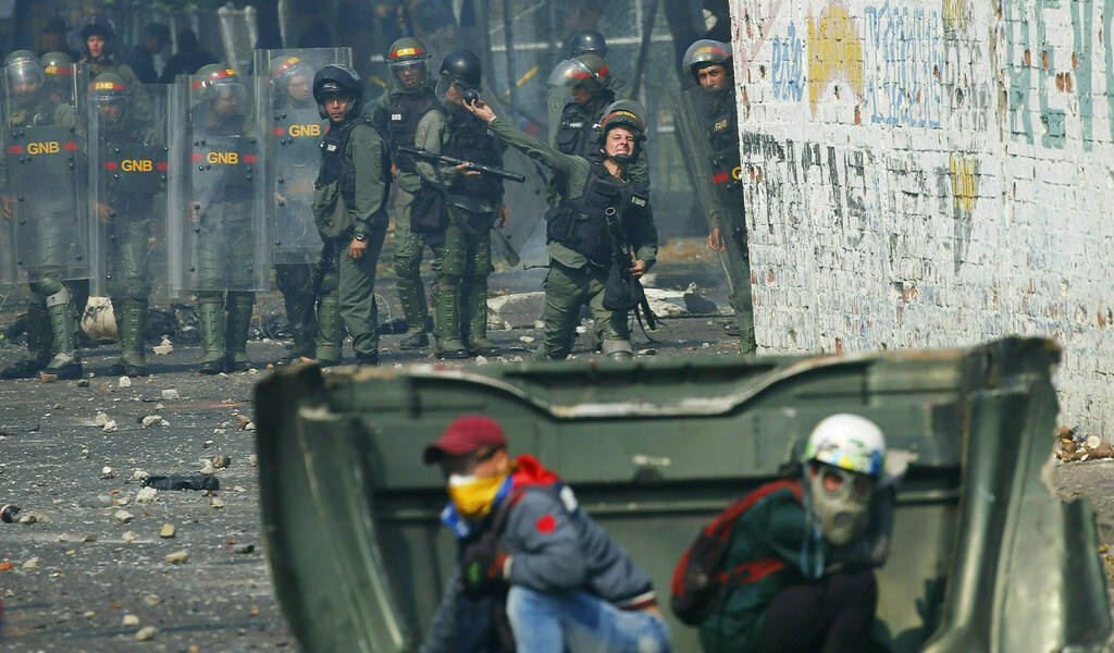 Al menos 60 deserciones de uniformados venezolanos