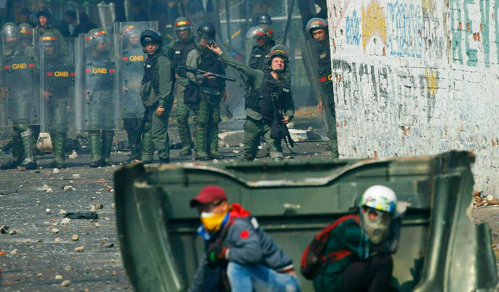 Al menos 60 deserciones de uniformados venezolanos