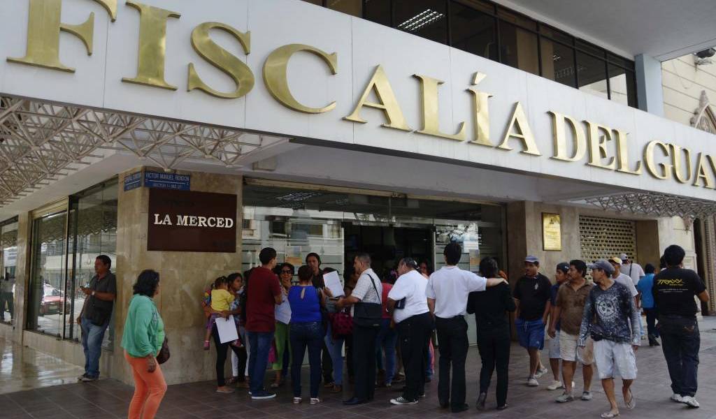 Policía allana local de Publifast