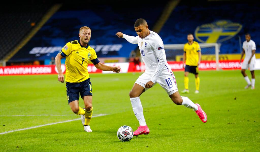 Kylian Mbappé da positivo por COVID-19 y no juega con Francia