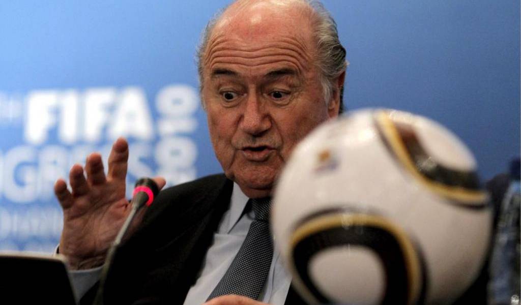 UEFA califica de &quot;absurdas&quot; acusaciones de Blatter de amaño de sorteos