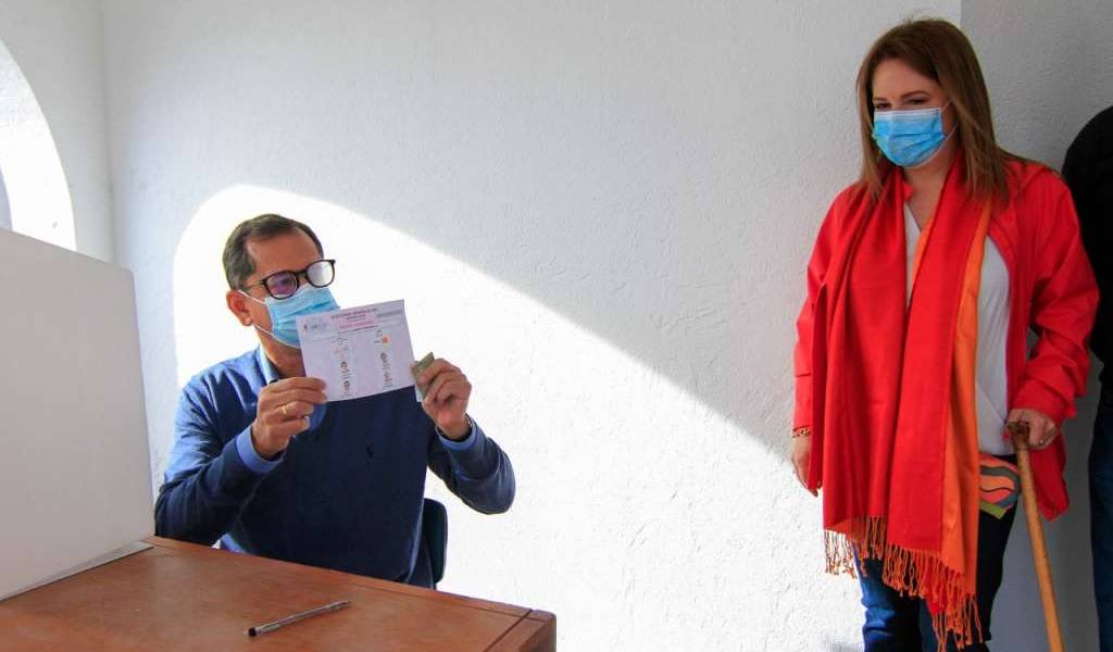 Candidato a la vicepresidencia Carlos Rabascall ya votó