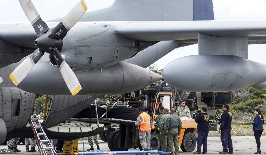 Restos de víctimas de avión chileno llegan a base militar
