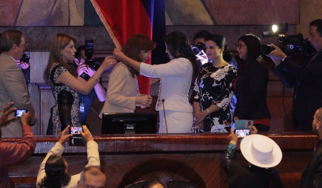 Fricciones diplomáticas por condecoración a Cristina Fernández