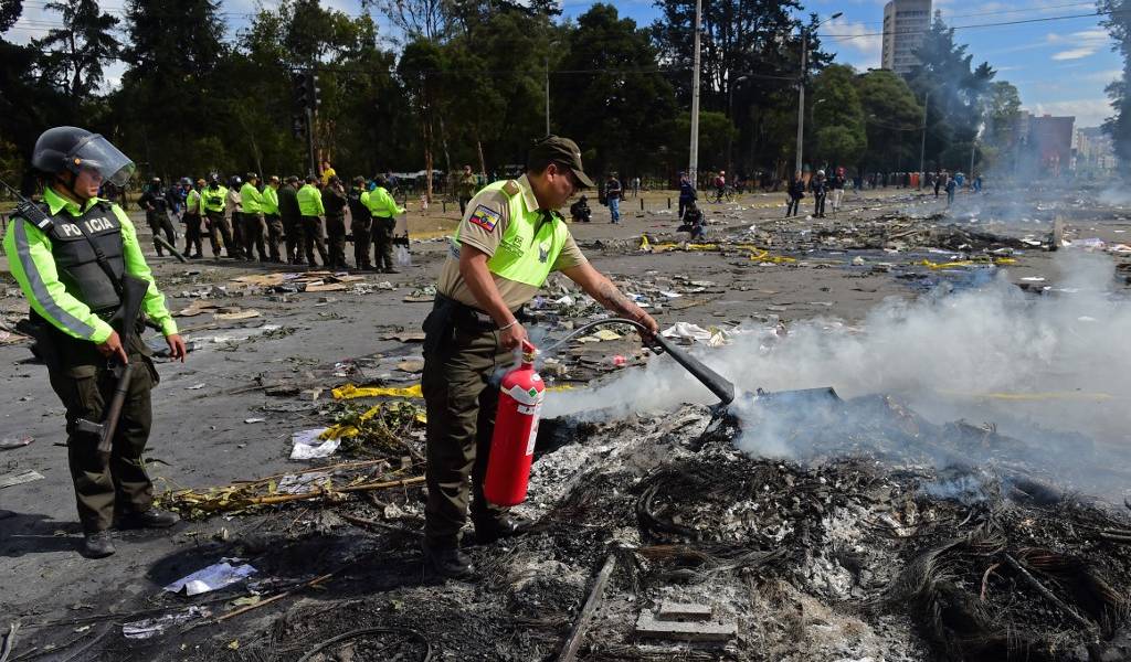 Canciller culpa de disturbios a fuerzas externas