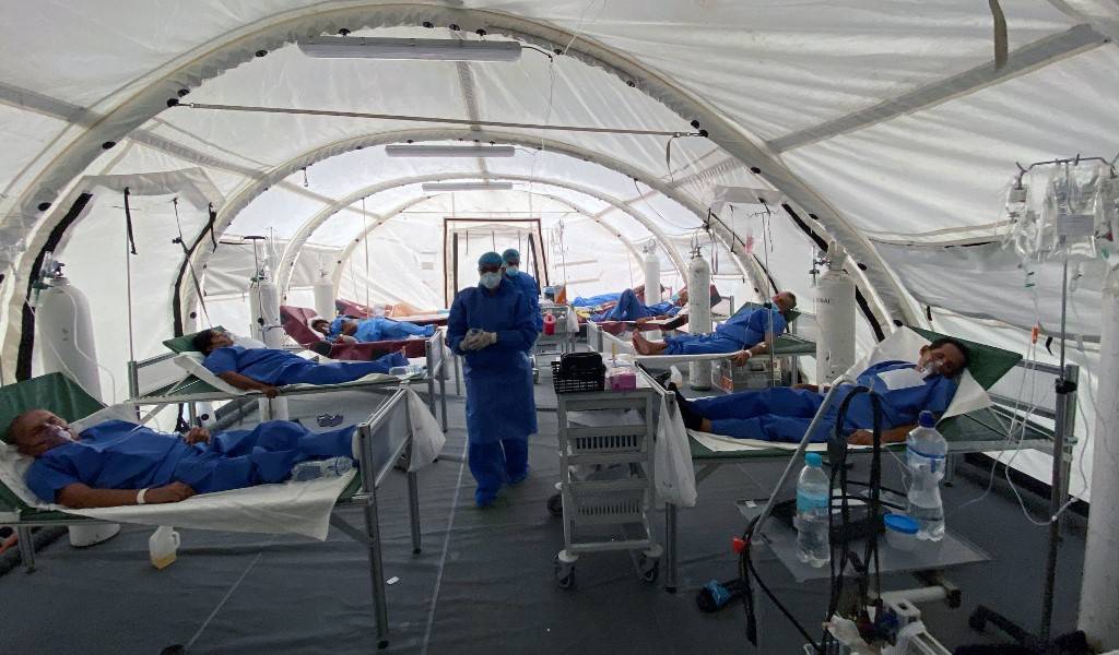 Al menos 700 médicos contagiados de COVID-19 en Guayas