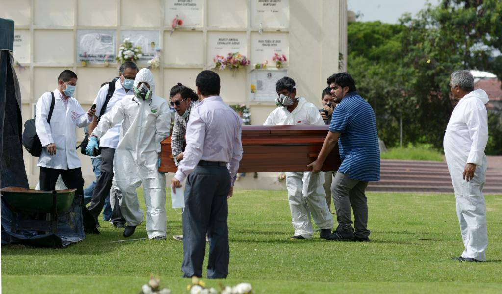 Exhuman cuerpo de reina de Durán para nueva autopsia