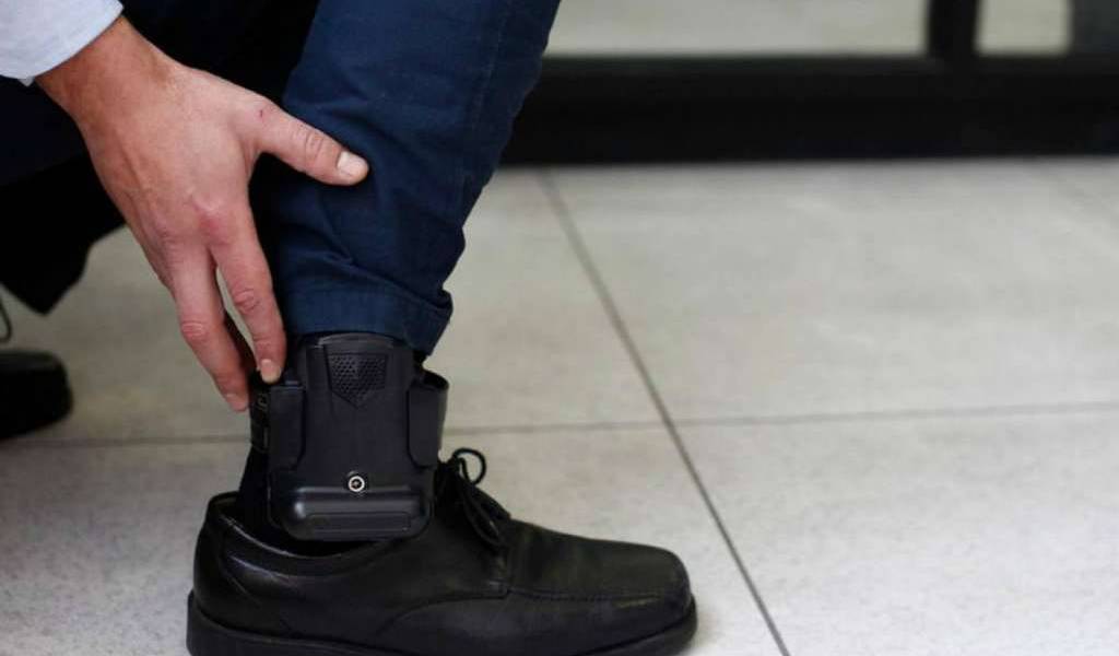 Irregularidades en compra de grilletes electrónicos