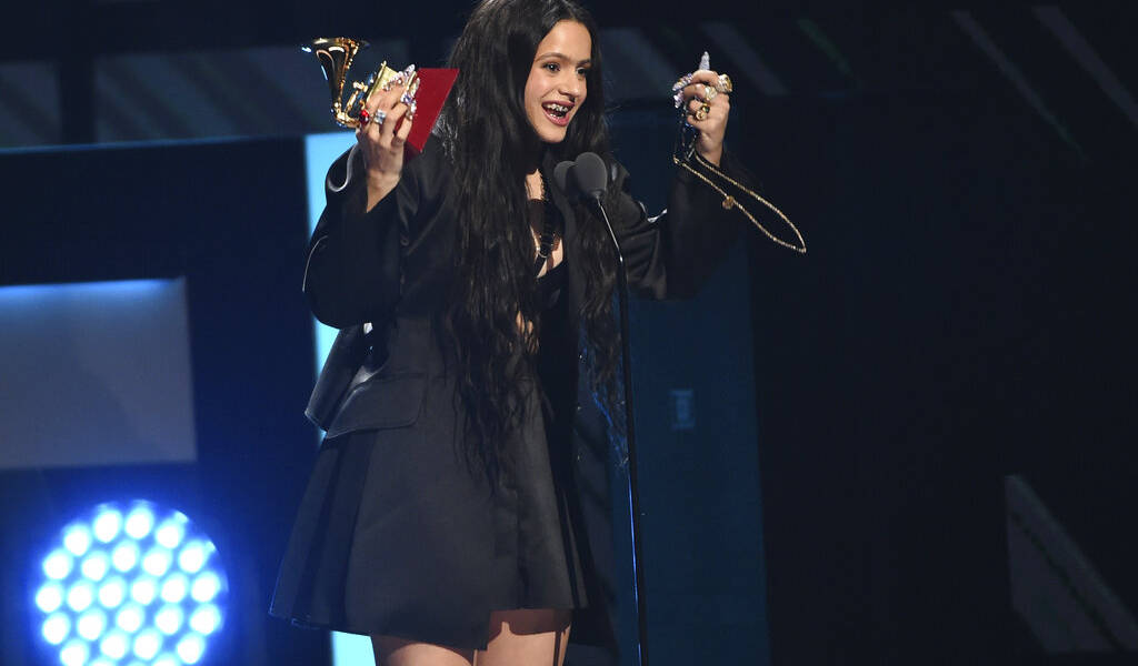 Rosalía gana 3 Latin Grammy, incluyendo álbum del año