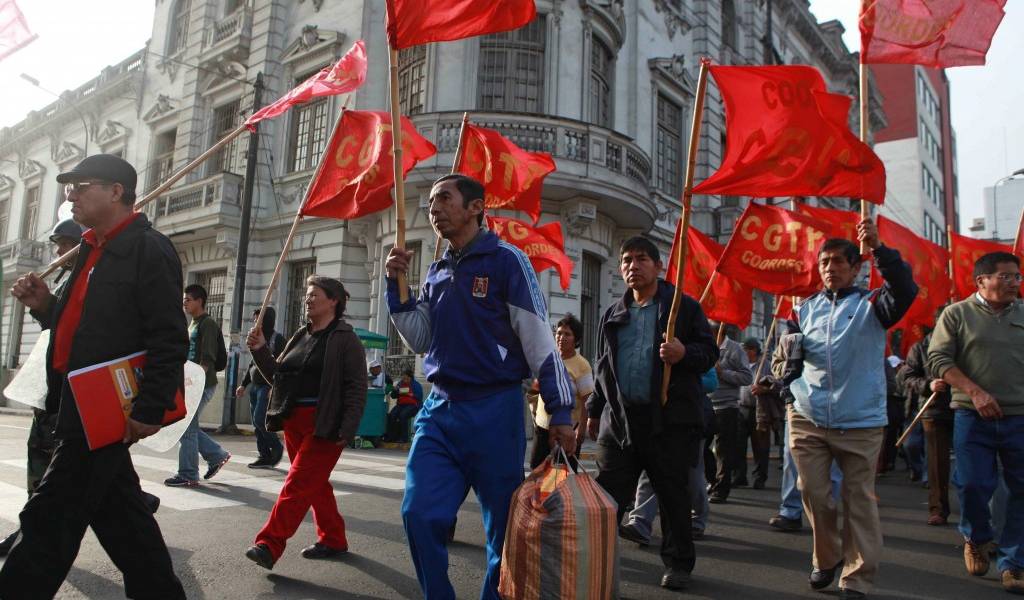 Masiva protesta en Lima contra gobierno de Humala, que cumple segundo año