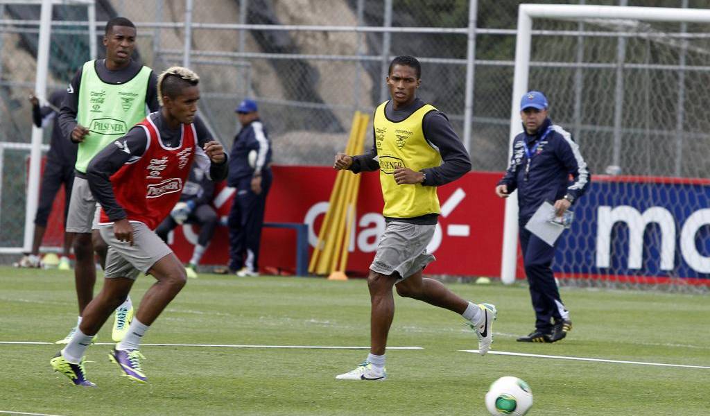 La &#039;Tri&#039; completa entrena a puertas cerradas en la Casa de la Selección