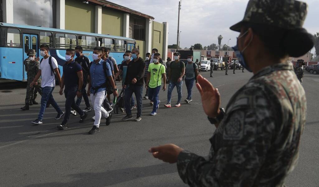 Perú militariza la frontera con Ecuador para evitar COVID-19